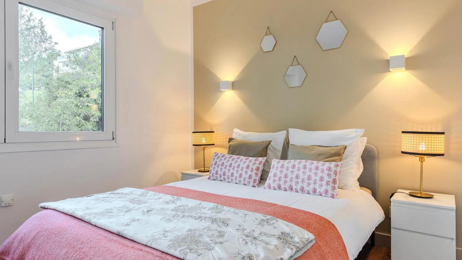 Grand Appartement Balcon Vue Mer 20M Plage Mourillon Toulon 0*,  France